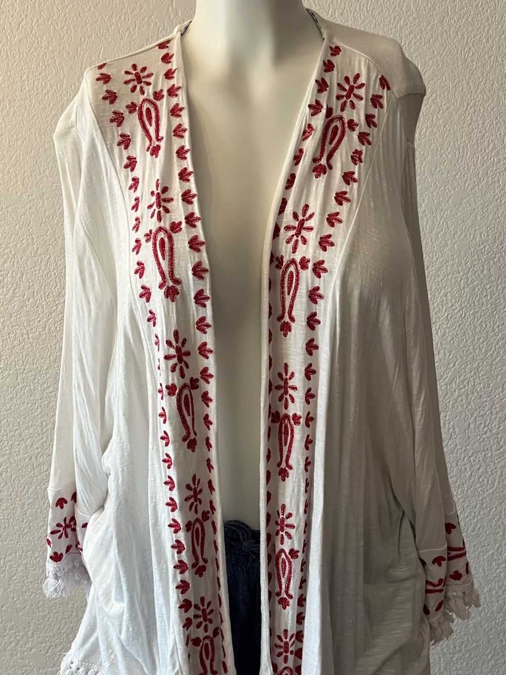 Beautiful Knox Rose White Open-Front Sweater Cardigan with Red Embroidery